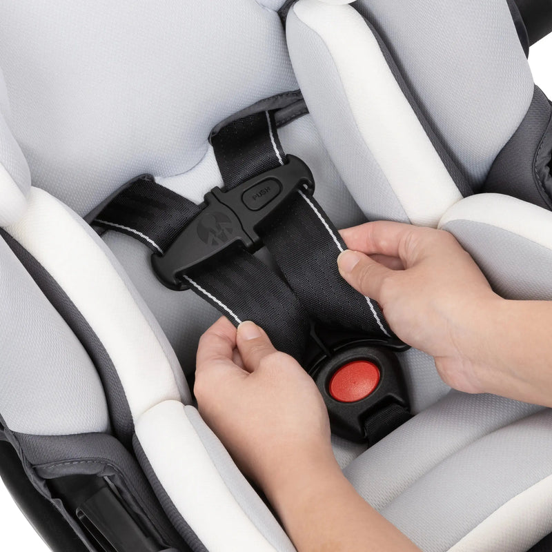 No twist harness indicator to help parents buckle their child in the Baby Trend Secure-Lift Infant Car Seat